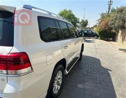 تۆیۆتا لاند کروزەر